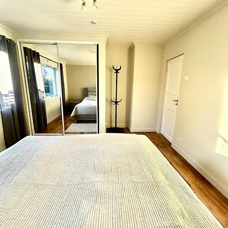 Apartment Med To Soverom I Sentrum