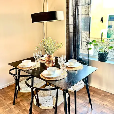 Apartment Med To Soverom I Sentrum *
