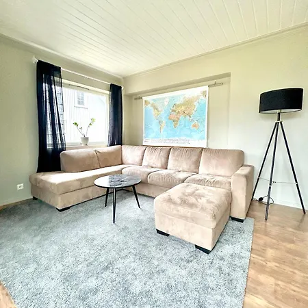 Apartment Med To Soverom I Sentrum *